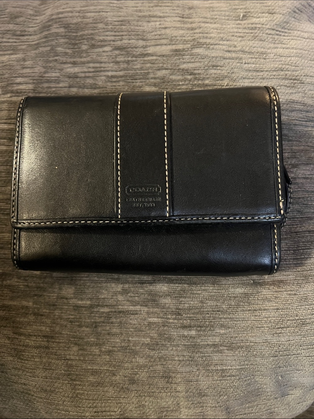 COACH Black Leather Bifold Wallet with Contrast Stitching